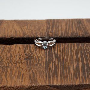Size 7 925 Sterling Silver Stunning Small Oval Blue Topaz Ring